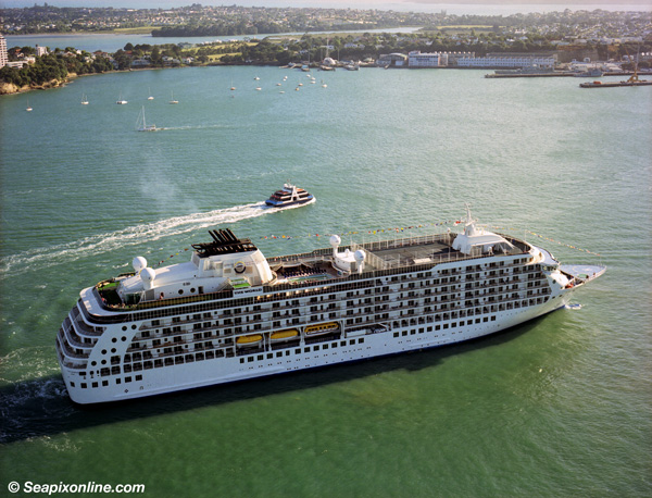 THE WORLD (2002/43188grt/IMO 9219331), Auckland, New Zealand. 15 February 2003. Photo by SeapixOnline.com